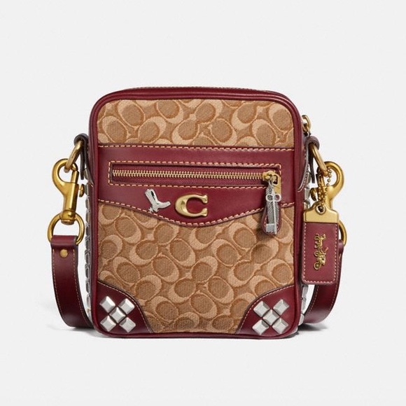 Trade only
Coach 1941 Max 18 Sig. Jacquard Scarlet 41385 - Picture 6 of 16